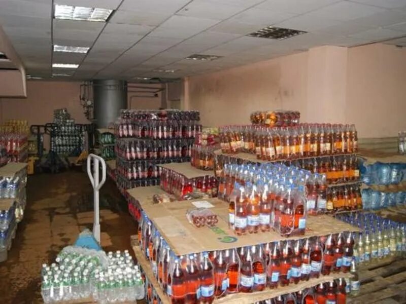 склад напитков. склад алкогольной продукции. оптовые базы напитки. склад напитков. винный склад на петроградке.