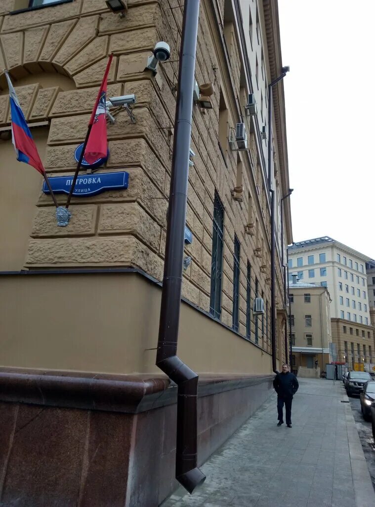 Ул петровка 38 стр 1. Петровка 38 улица в москве. петровка 38 здание. петровка 38 памятник.