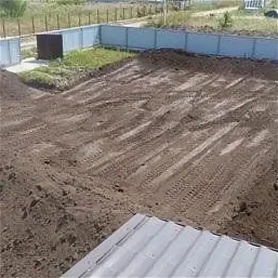 Засыпать грунтом участок. Отсыпка и выравнивание участка. Грунт для поднятия участка. Грунт для отсыпки участка. Засыпать грунтом участок.