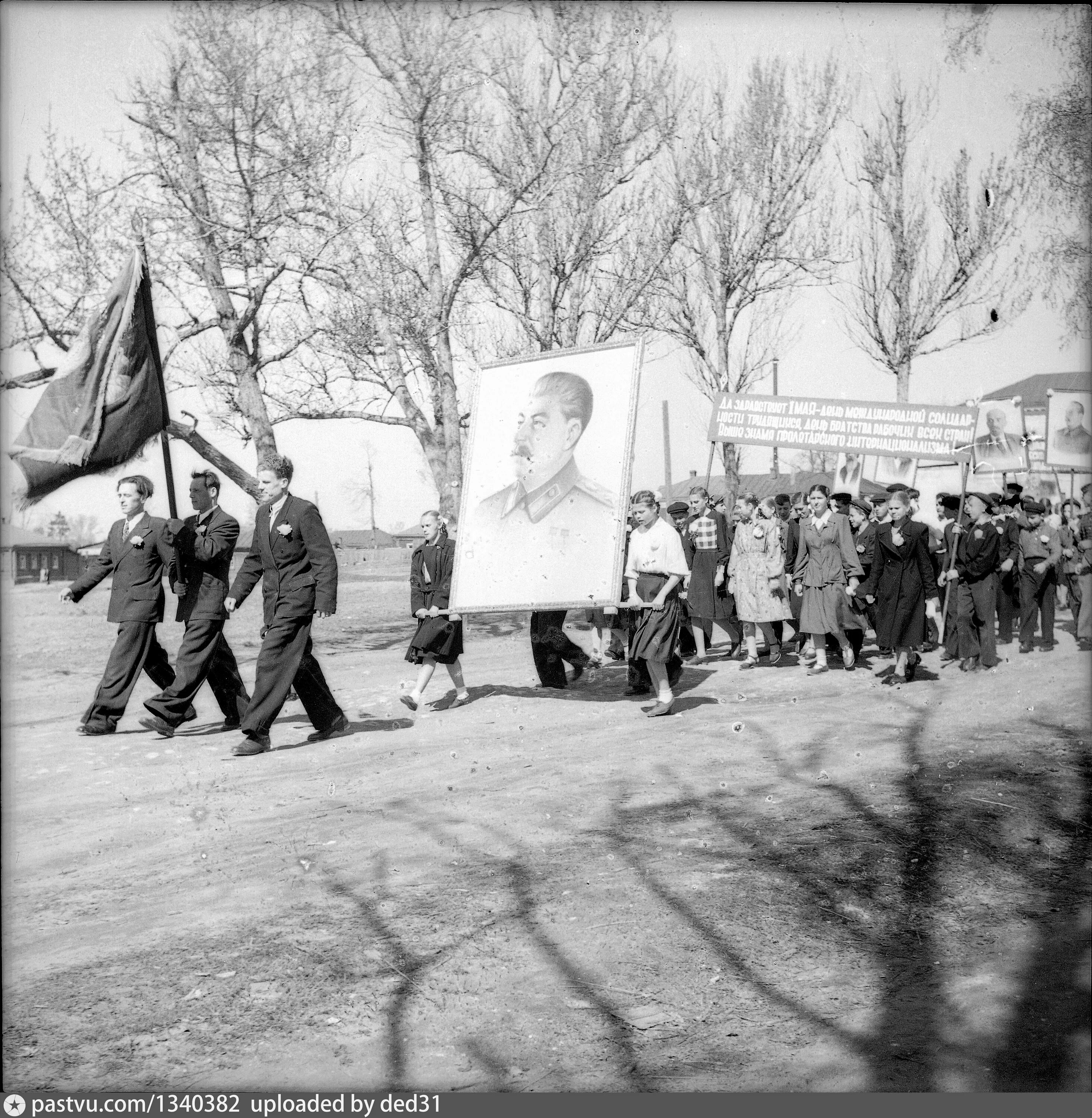 Демонстрация 1 мая 2024. Демонстрация 1 мая 1918 года Москва. 1952 Год демонстрация. 1 Мая 1952. Демонстрация 1 мая 1952 года Москва.