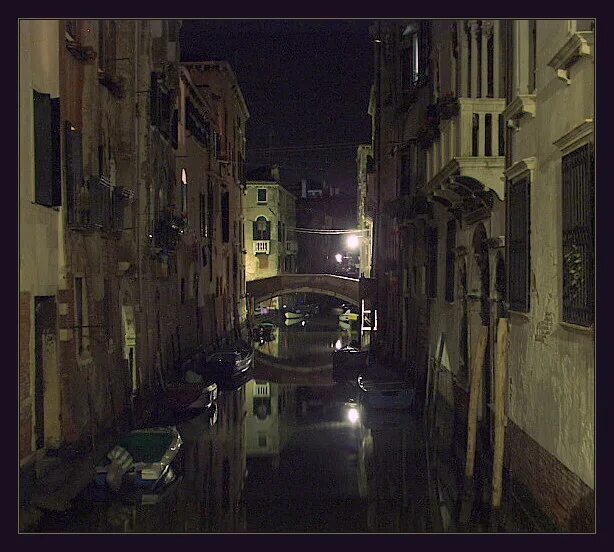 На дворе стояла ночь. На дворе стояла ночь. Вечер на даче. Дача ночью. Ребенок ночью на улице.