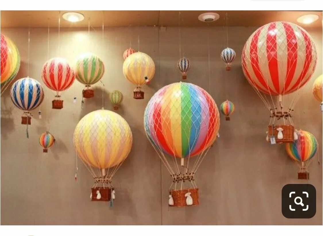 Воздушный шар утренник. Воздушный шар декор. Воздушный шар декорация. Воздушный шар с корзиной и украшениями. Аэростат из воздушных шаров.