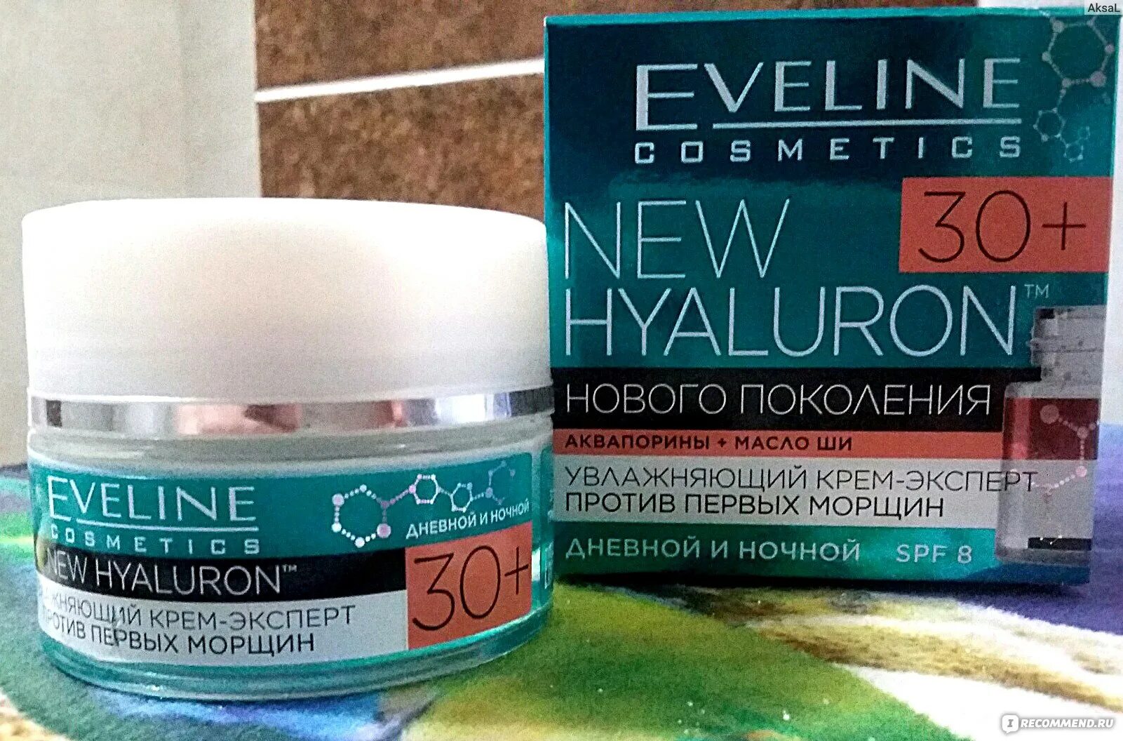 Крема eveline увлажняющий. Крем Эвелин 30+. Крем Eveline Cosmetics New Hyaluron 30+. Эвелин / Eveline New Hyaluron. Эвелин крем от первых морщин 30 SPF.
