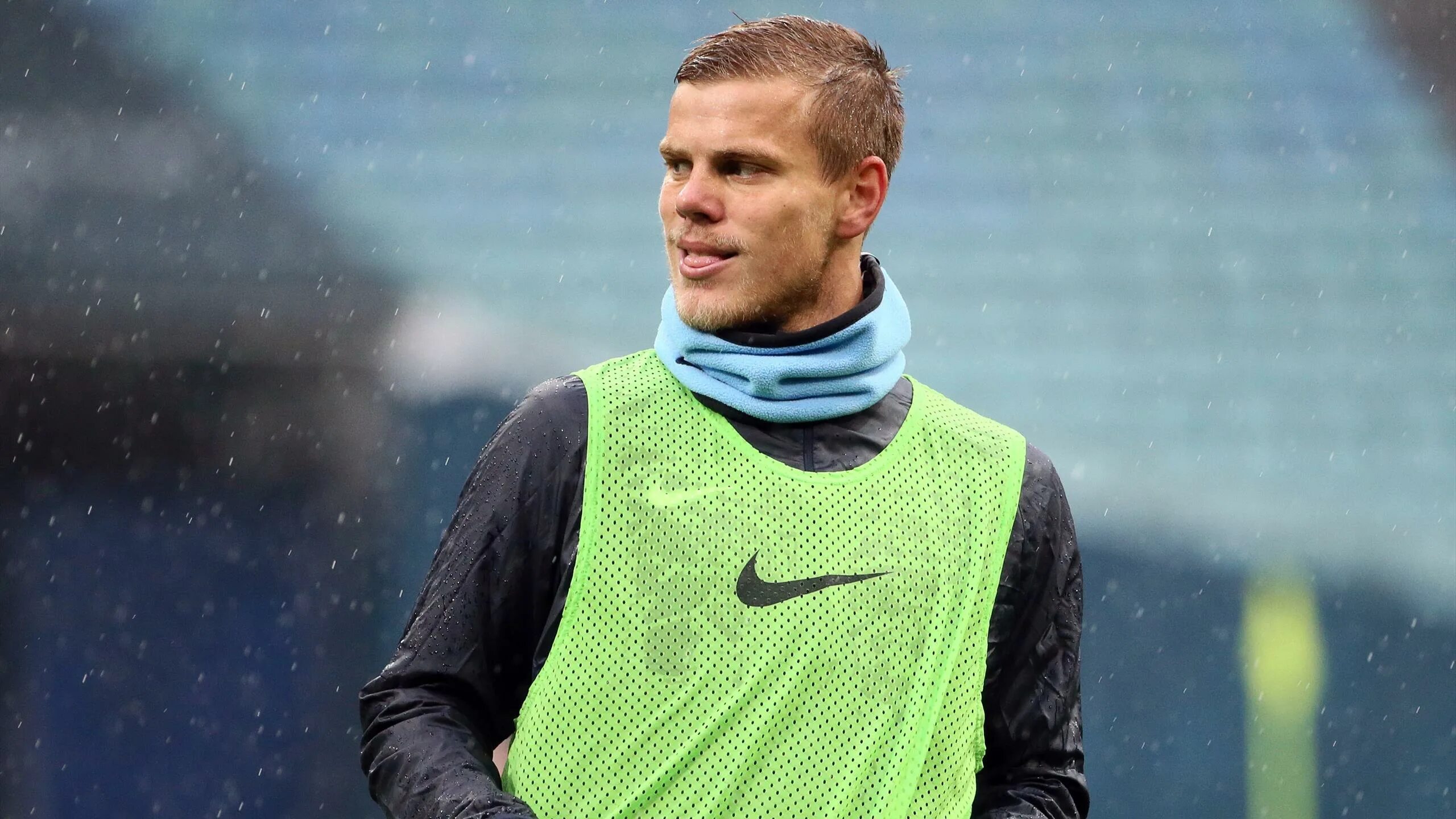 Серхио рамос реал мадрид. Джек грилиш и его девушка. Джек грилиш пьяный. Уэльс вратарь уэльс. Индиана пэйсерс арена.