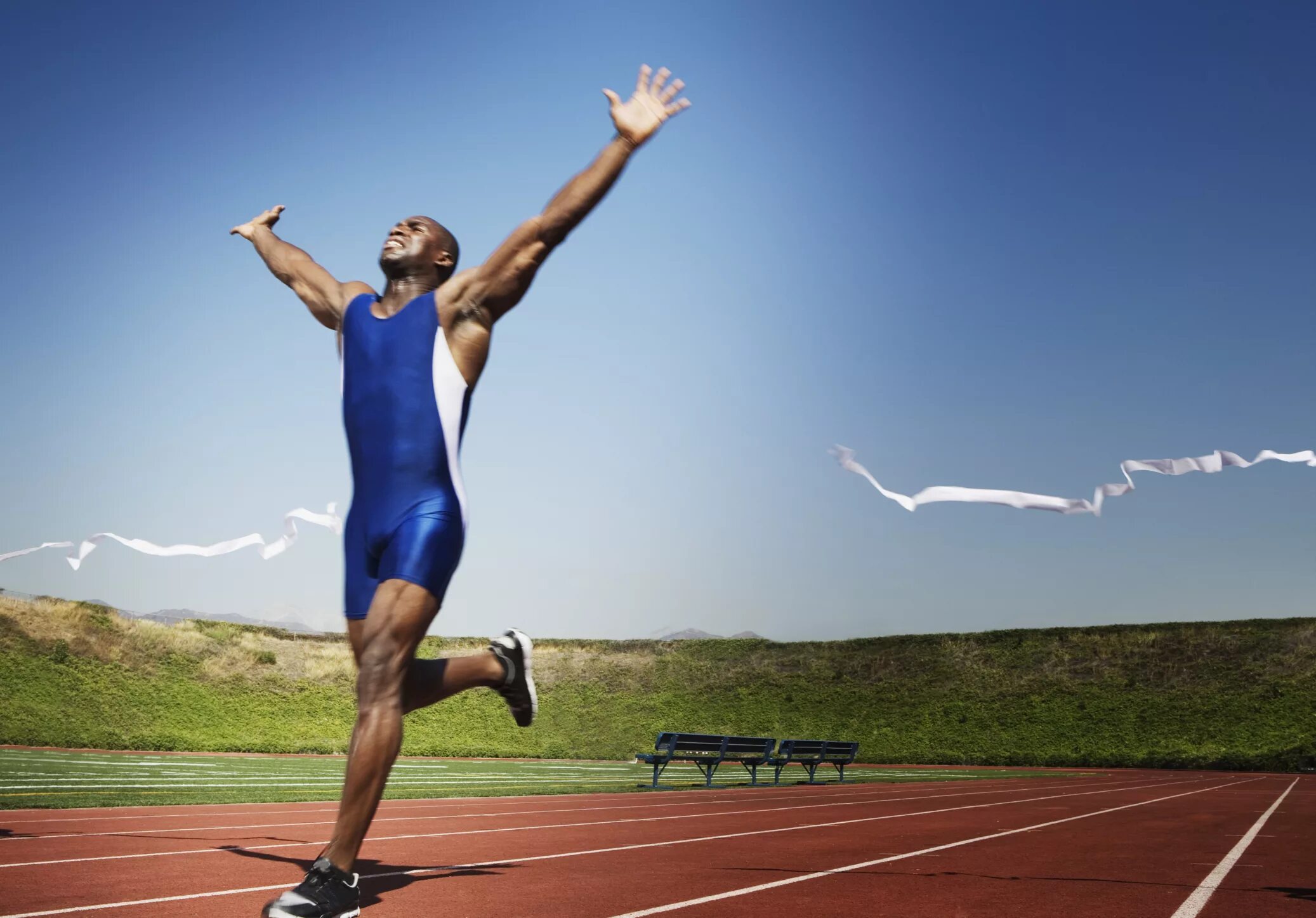 It s time to run. Спринтер спорт. Спортсмены. Спортсмены в движении. Спортсмен бежит.
