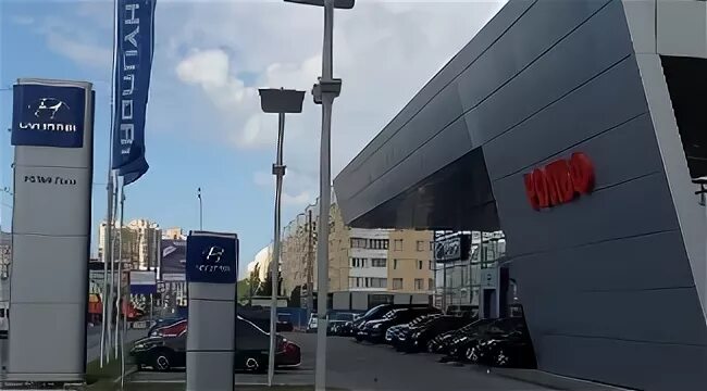 реклама хендай элантра. лахта центр шпиль. автоцентр лахта в спб. 103б. хендай лахта.