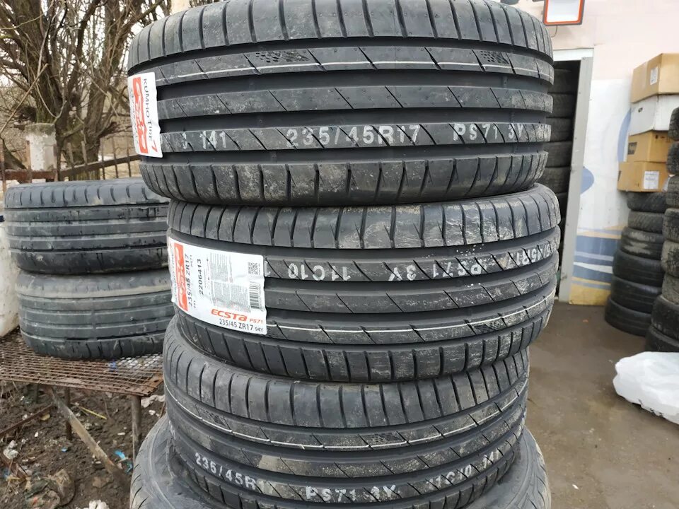 Kumho ecsta ps71 235 60 r18. Шины Kumho Ecsta ps71. Кумхо Экста ПС 71. Kumho ps71 225/50r17. Кумхо Экста ps71 225/55 17.