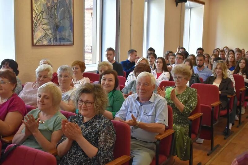 Сайт кинешемского колледжа. Медицинский колледж Кинешма. Кинешемский медицинский колледж преподаватели. Кинешемский медицинский колледж улица. Директор Кинешемского медицинского колледжа.