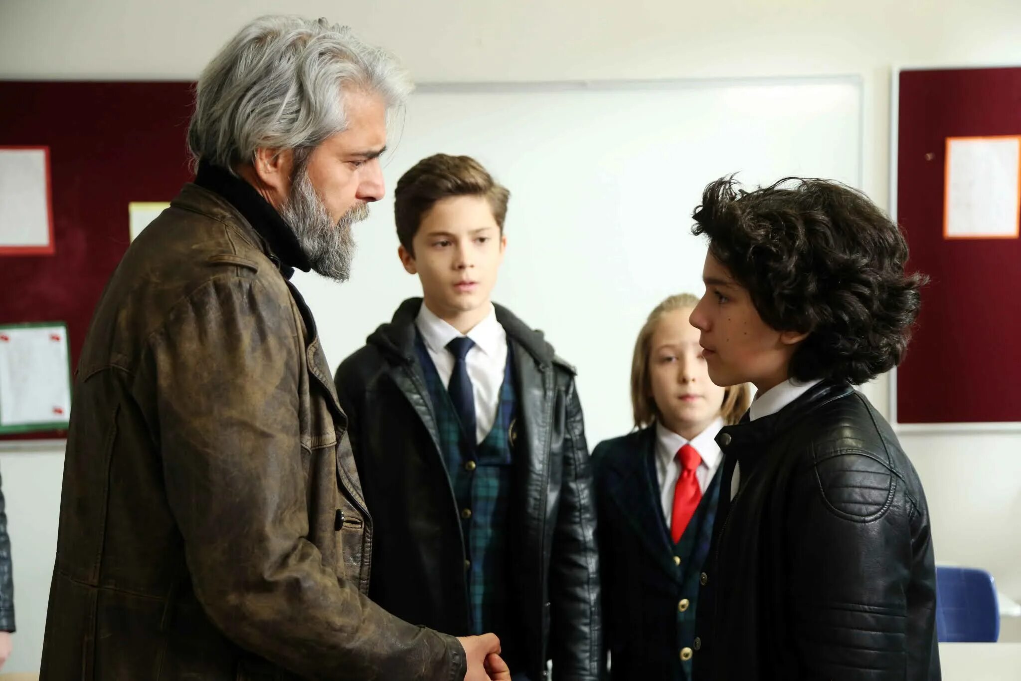 Cagan efe ak tozkoparan iskender. Лучник искендер турецкий сериал. Тозкопаран александр. Лучник искандер турецкий сериал. Тозкопаран искандер 1.