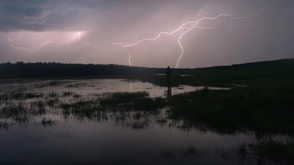 Дожди усилить. Гроза и дождь. Ночная гроза. Ливень с грозой. Гроза фото.