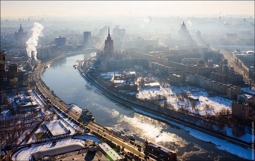 мост на москве реке у кремля. окружающие города москвы. фотографии москвы. загрязнение атмосферы в москве. храм василия блаженного г москва.