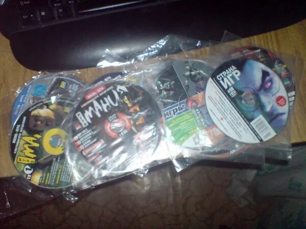 Страна игр 2004. Игровые журналы с дисками гонки. Диски из игровых журналов. Страна игр журнал 2008. Журналы с дисками игр.