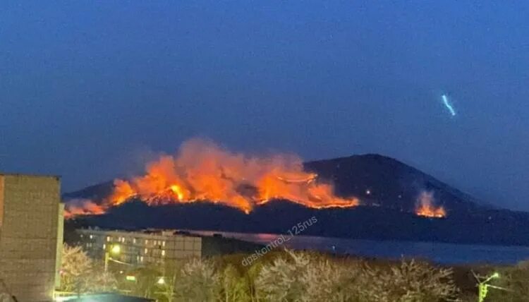 Остров мечты пожар. Пожар на васильевском острове. Пожар на васильевском острове вчера в санкт-петербурге. Г остров пожар. Лахайна гавайи.