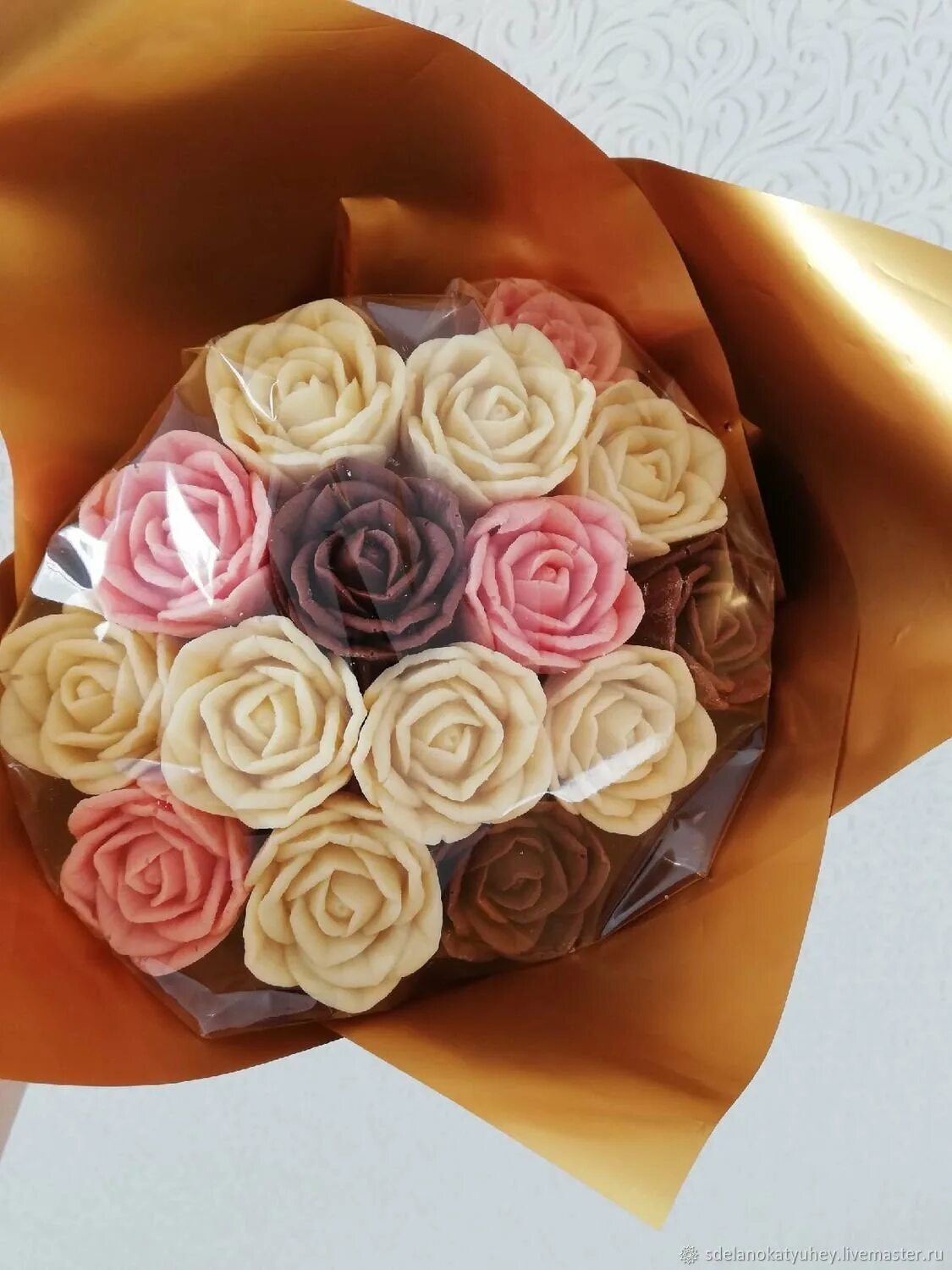 Шоколадные розы. Букет из шоколадных роз. Шоколадные розочки. Букет из шоколадеых полз.