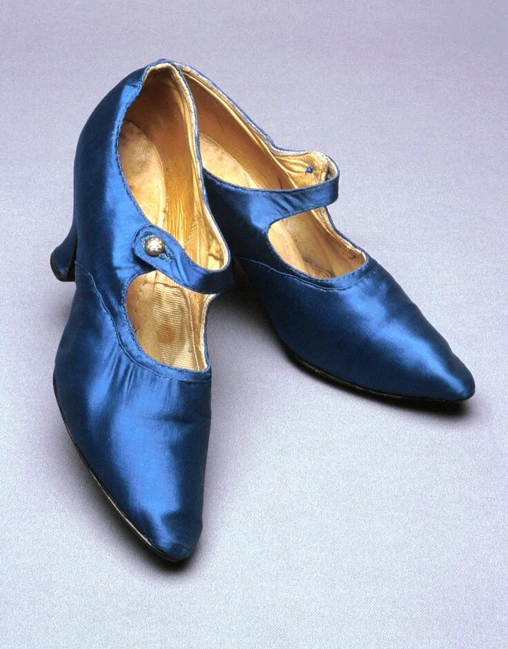 Обувь б г. Туфли 20х годов. Старые туфли. Старые туфли женские. Туфли 1920-х годов.