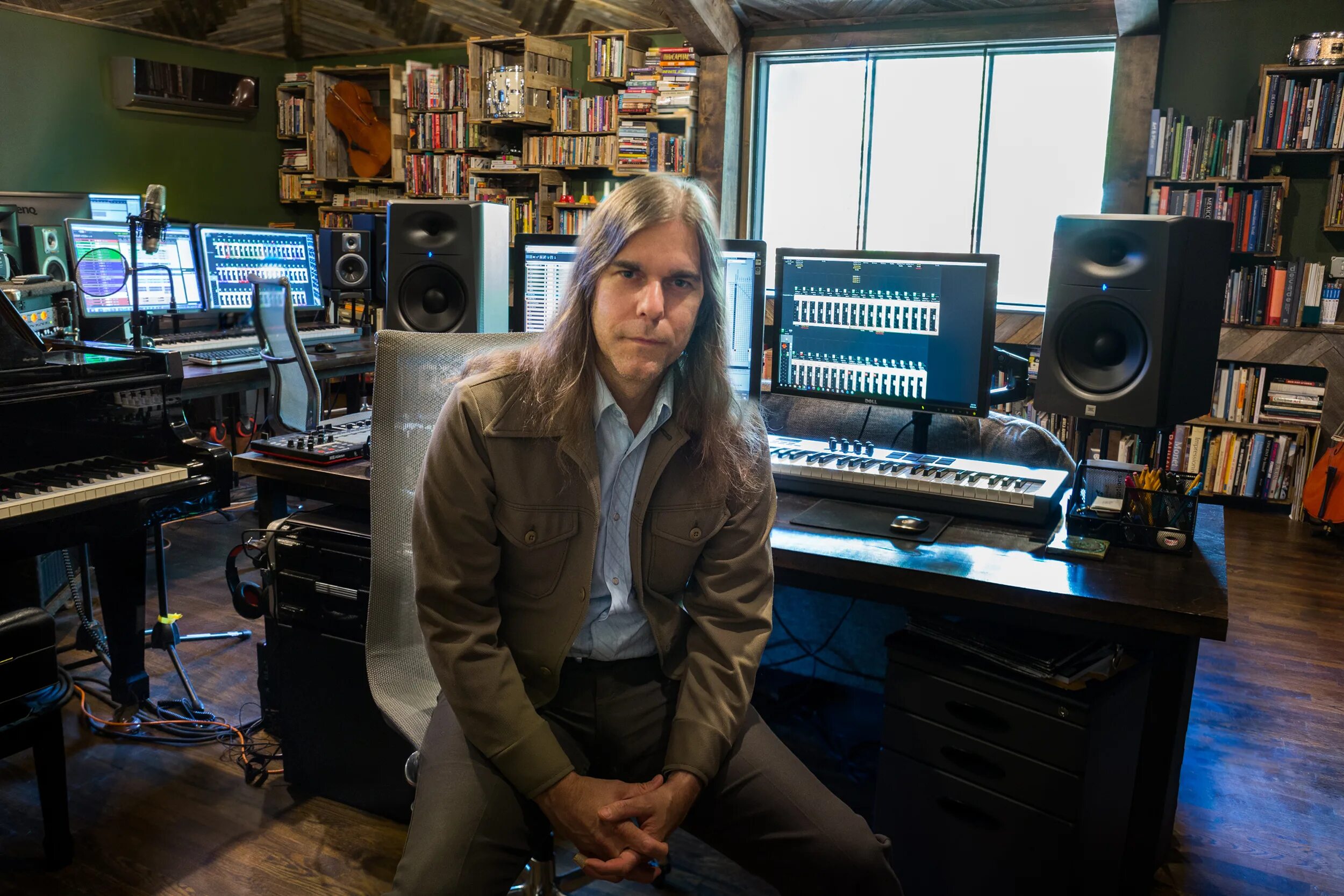 "sound ideas" && ( исполнитель | группа | музыка | music | band | artist ) && (фото | photo). Звук идеи. Sound ideas. Music fx. Слушает телефон.