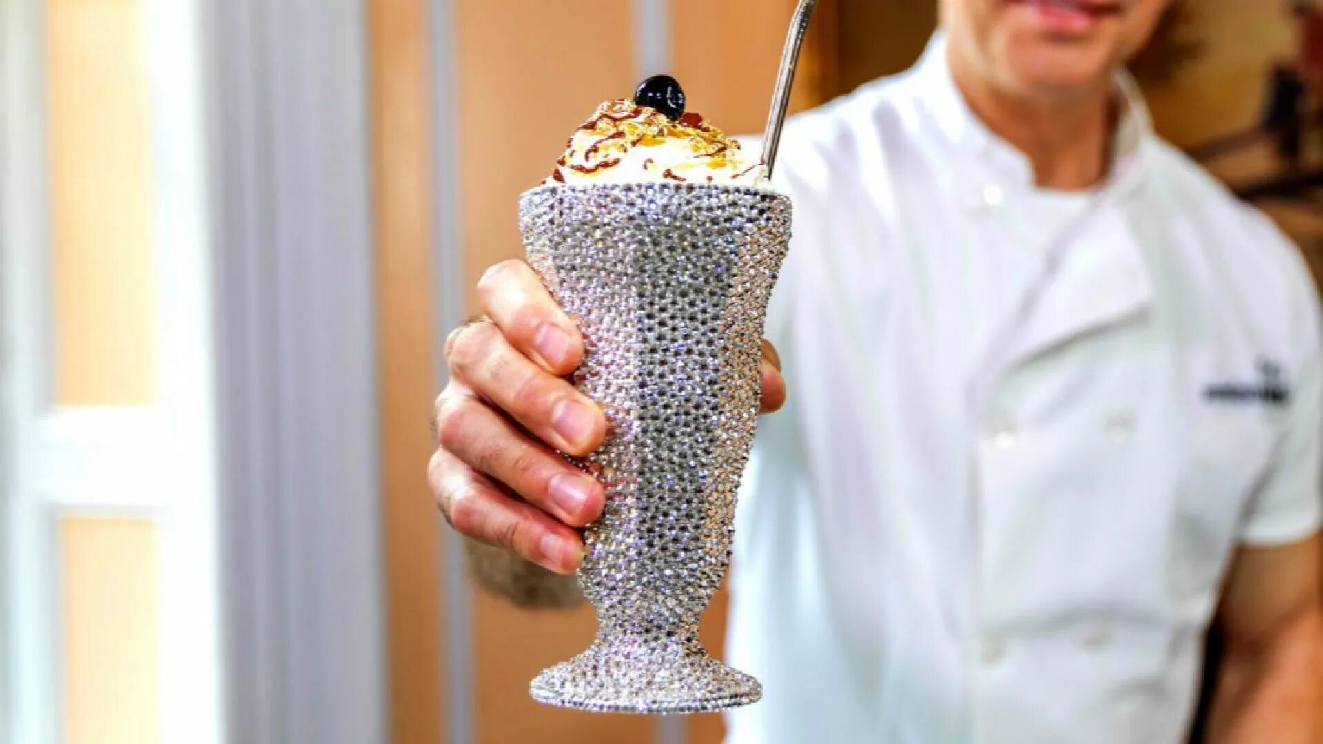Самые дорогие рекорды. Самое дорогое мороженое. Самый дорогой молочный коктейль. Самый дорогой коктейль в мире. Самое дорогое мороженое в мире.