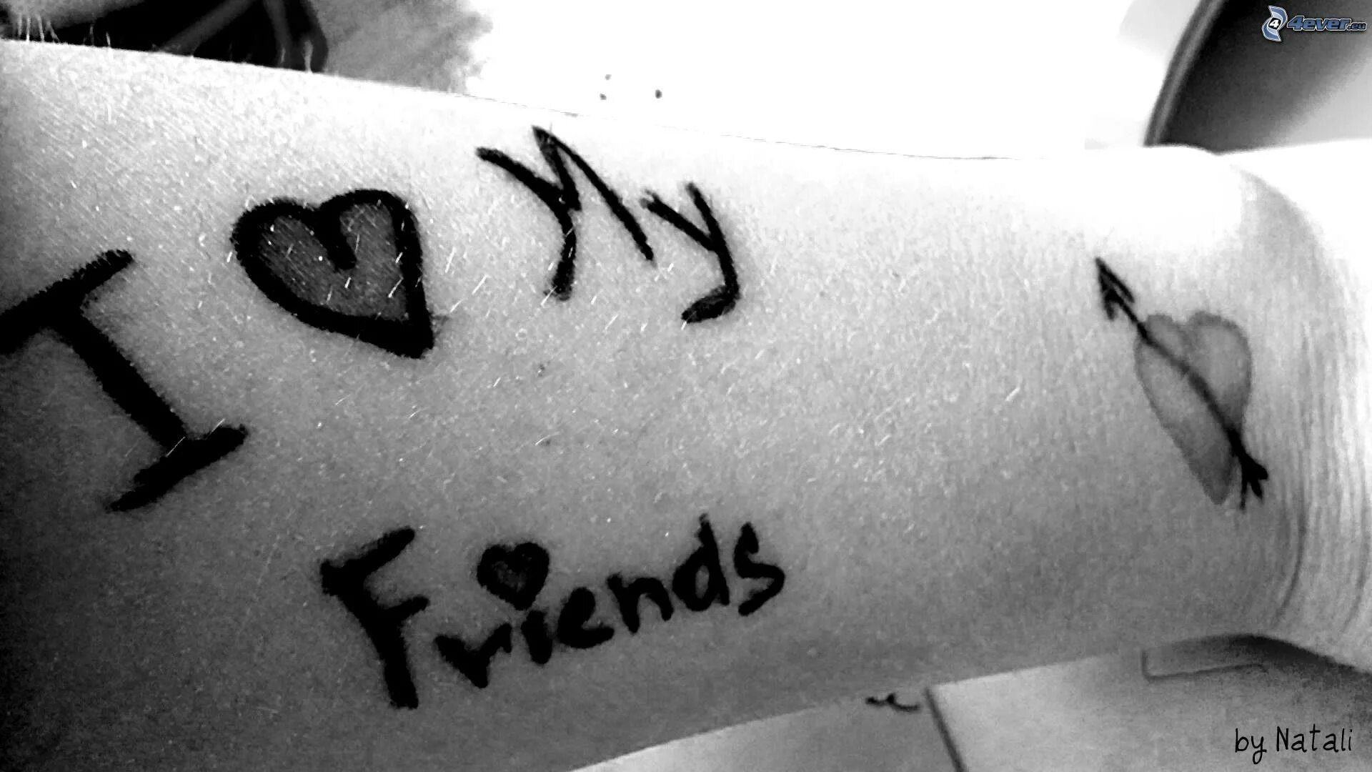 My friends картинка. My friend картинка. i love my friends надпись. my friends and i надпись. обои i love my best friend.