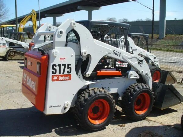 Bobcat 175. Бобкэт s175. Погрузчик Bobcat s175. Бобкэт 175. Bobcat s175 h.