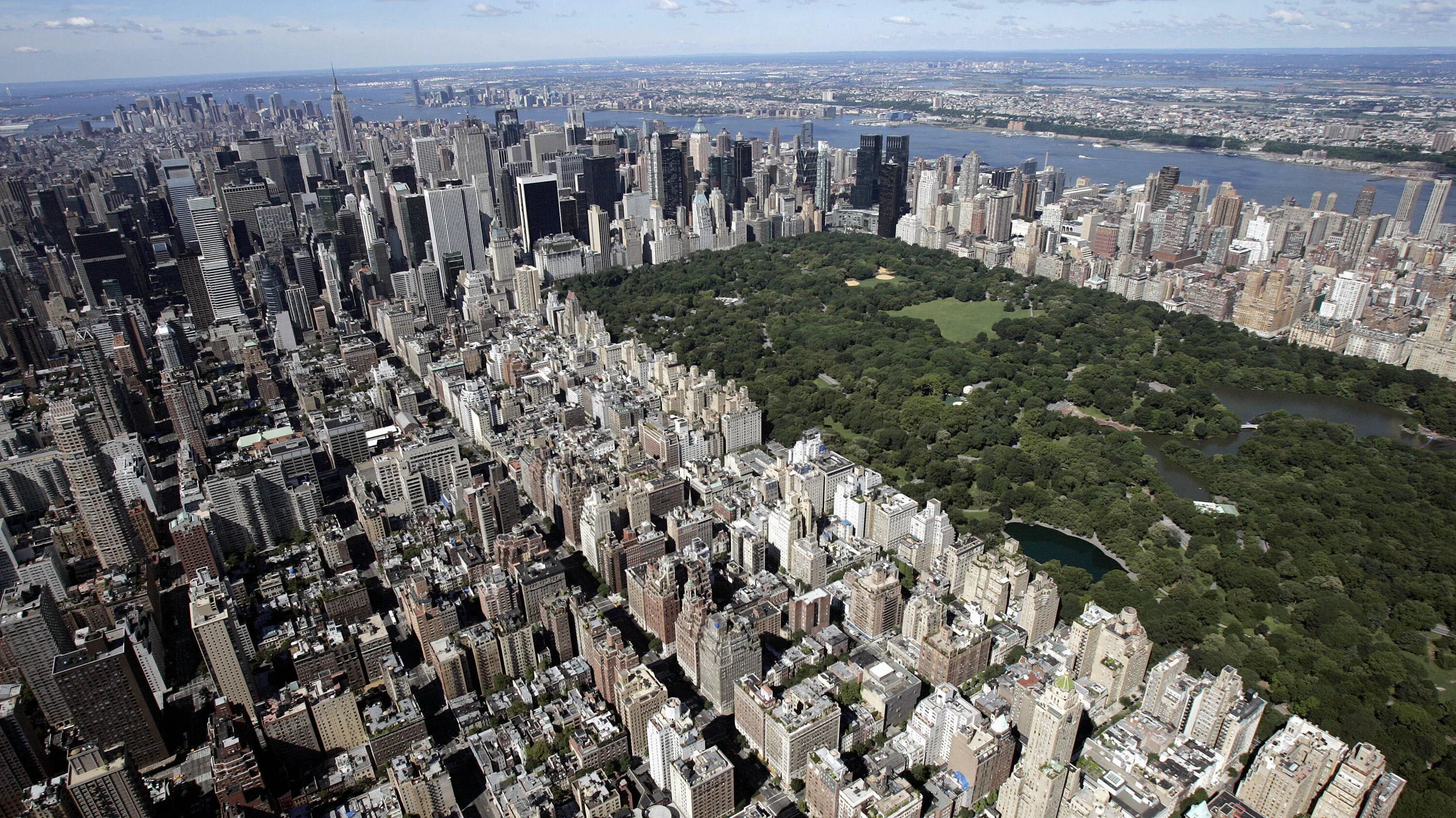 Самый большой город на земле. Нью-Йорк с высоты птичьего полета. Город Нью Йорк с высоты птичьего полета. Вид на Нью-Йорк с высоты птичьего полета. Нью-Йорк Манхэттен с высоты птичьего полета.