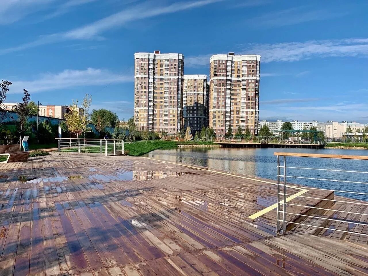 Фатыха амирхана 12д казань. Чайковые озера казань. Парк чайковое озеро. Казань парк чайковое. Озеро чайковое малоё казань.