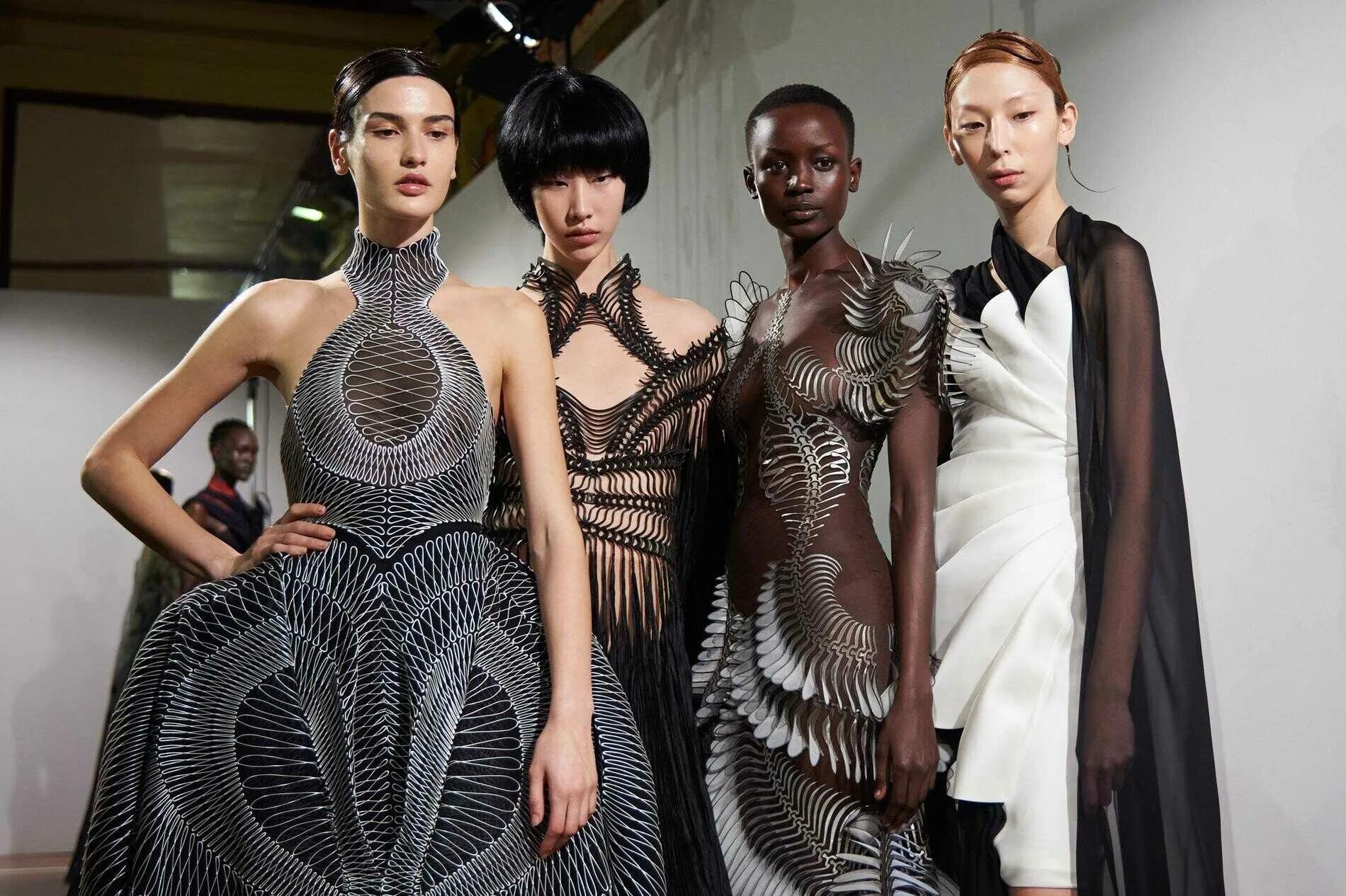 Игры мода 2020. Ирис Ван Херпен 2022. Iris van Herpen платья. Ирис Ван Херпен коллекция 2022.