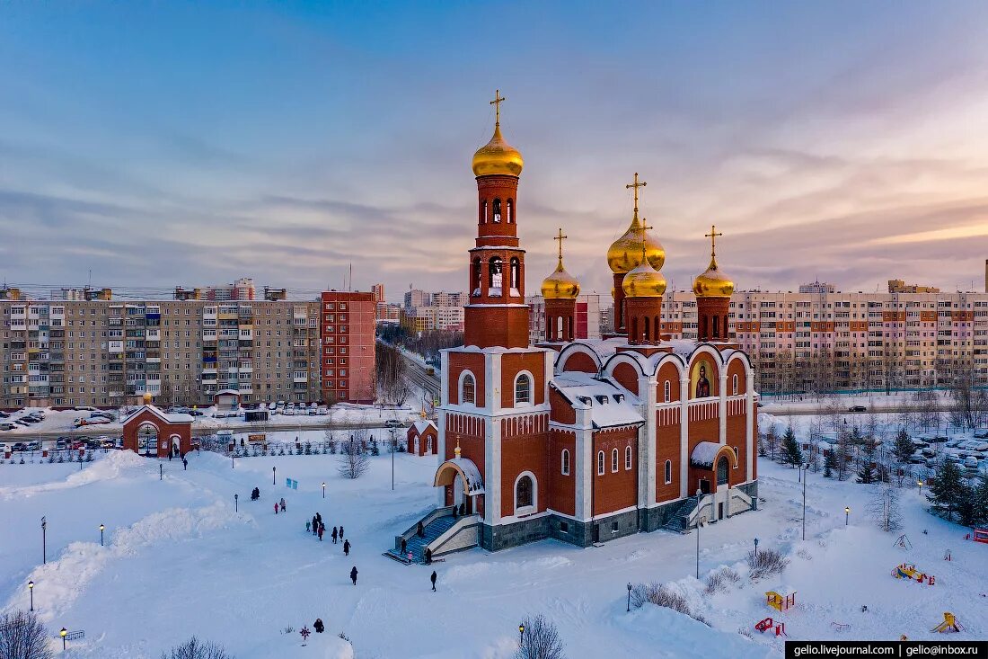 Нижневартовск область край. Храм города Нижневартовск. Город Нижневартовск Ханты-Мансийский автономный. Церковь Рождества Христова Нижневартовск. Нижневартовск город Нефтяников.