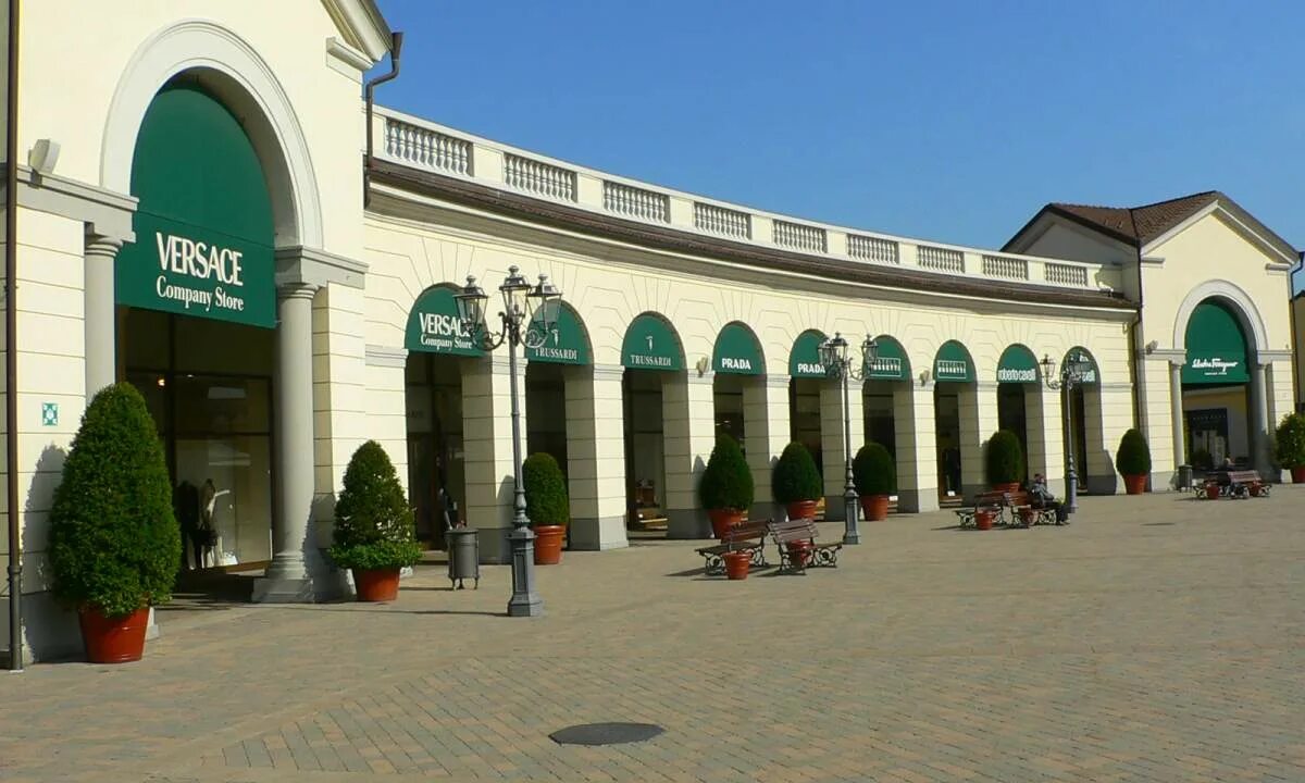 Serravalle outlet. Серравалле. Серравалле аутлет. Serravalle Outlet в Милане.