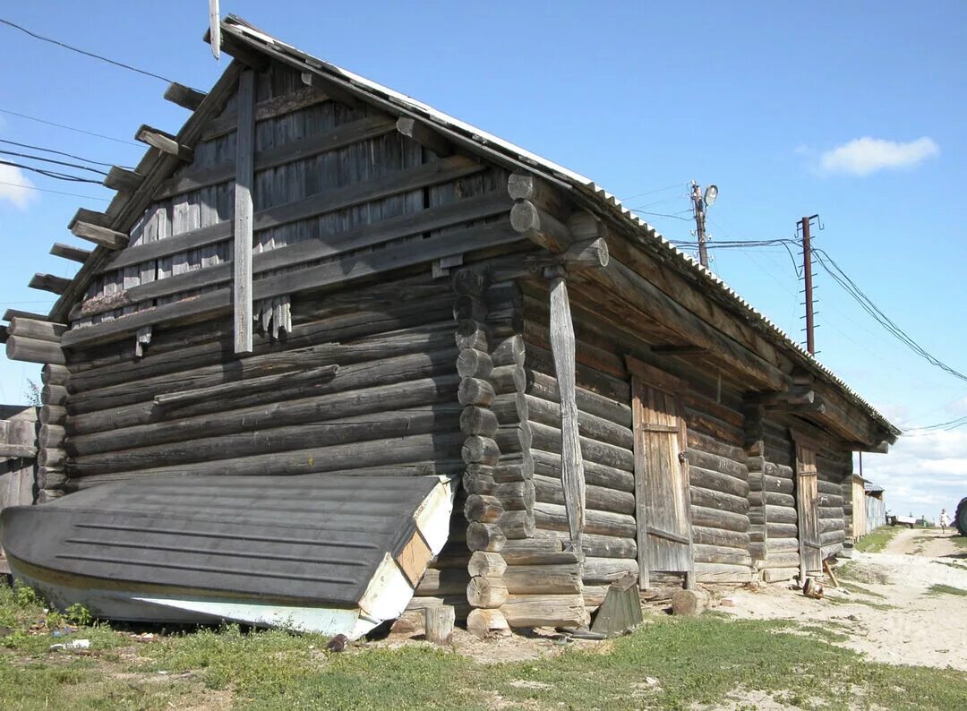 Старый амбар. Амбар днр. Амбар днр. Деревня вшели новгородской области. Валунный амбар.