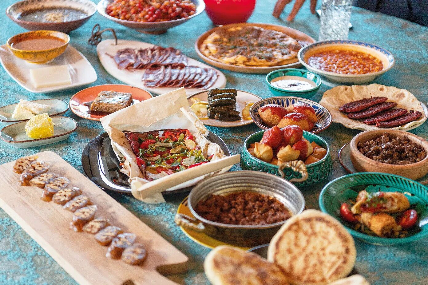 какие блюда в юнеско. турецкий стол с едой. гуцульский борщ. русские блюда. Iftar.