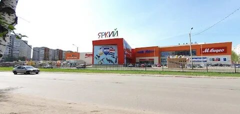 Торговый центр яркий