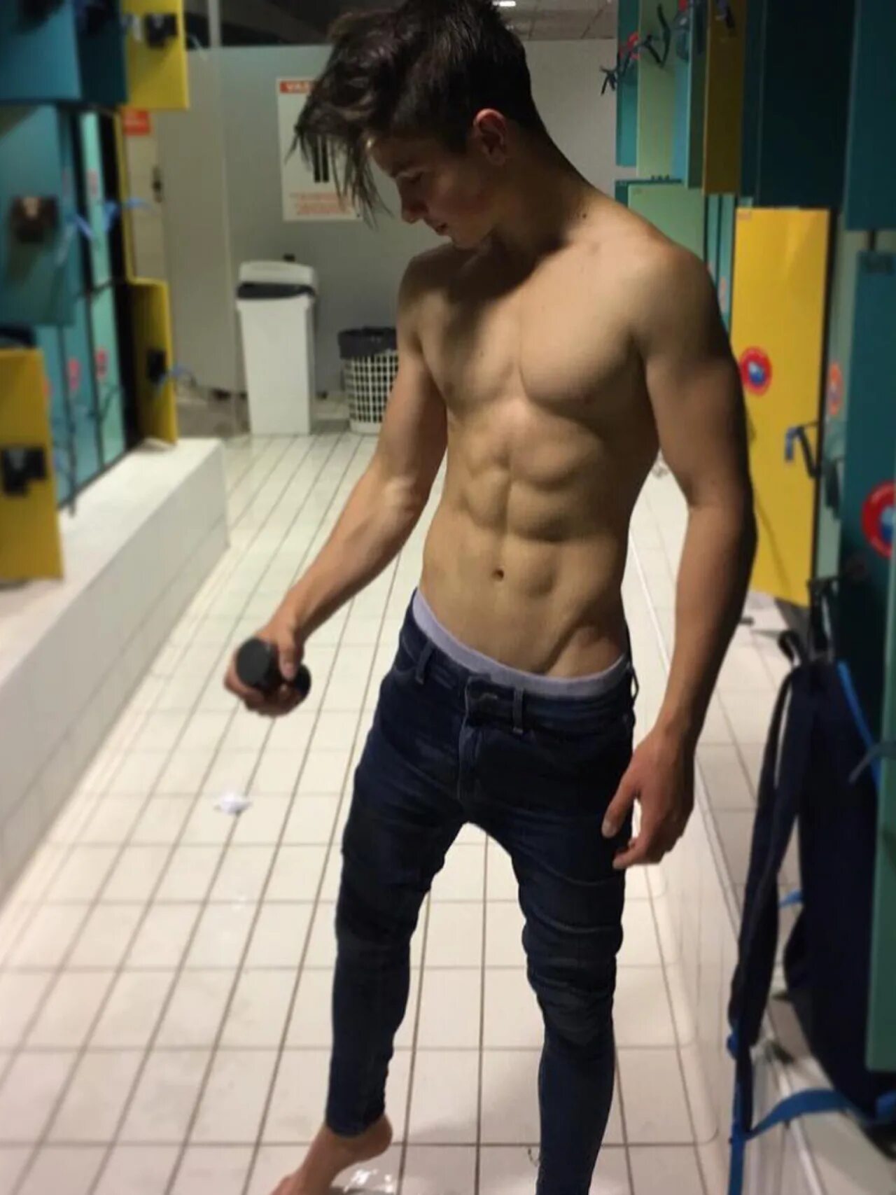 Фото парня 18 домашние. Пресс парня подростка. красивое тело подростка мальчика. тела парней подростков.