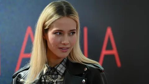 Yaponiyalik ayol metroda siltanib ketdi.