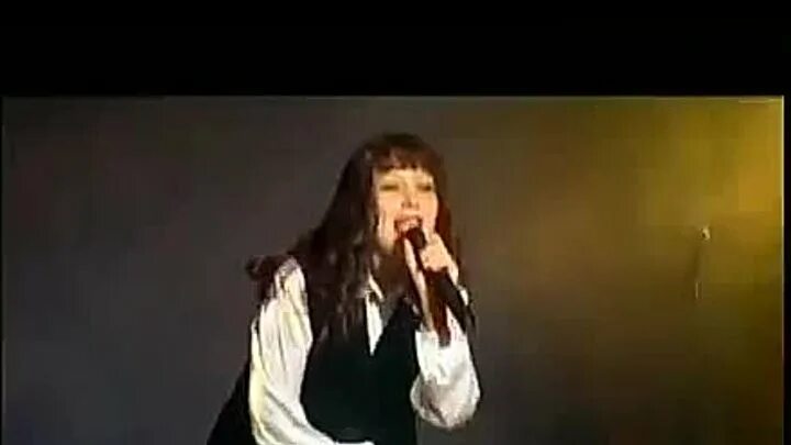 у тебя у курносой. у курносой маршрут один слушать. зачем ты бродишь по темным улицам. ира ежова у тебя у курносой. ирина ежова курносая.