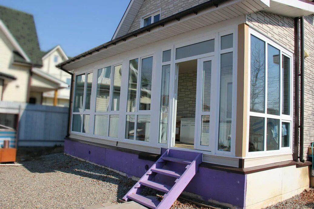 пластиковые веранды к дому. пластиковые окна на веранду. веранда остекленная к дому. пластиковые веранды к дому. окна на веранду.