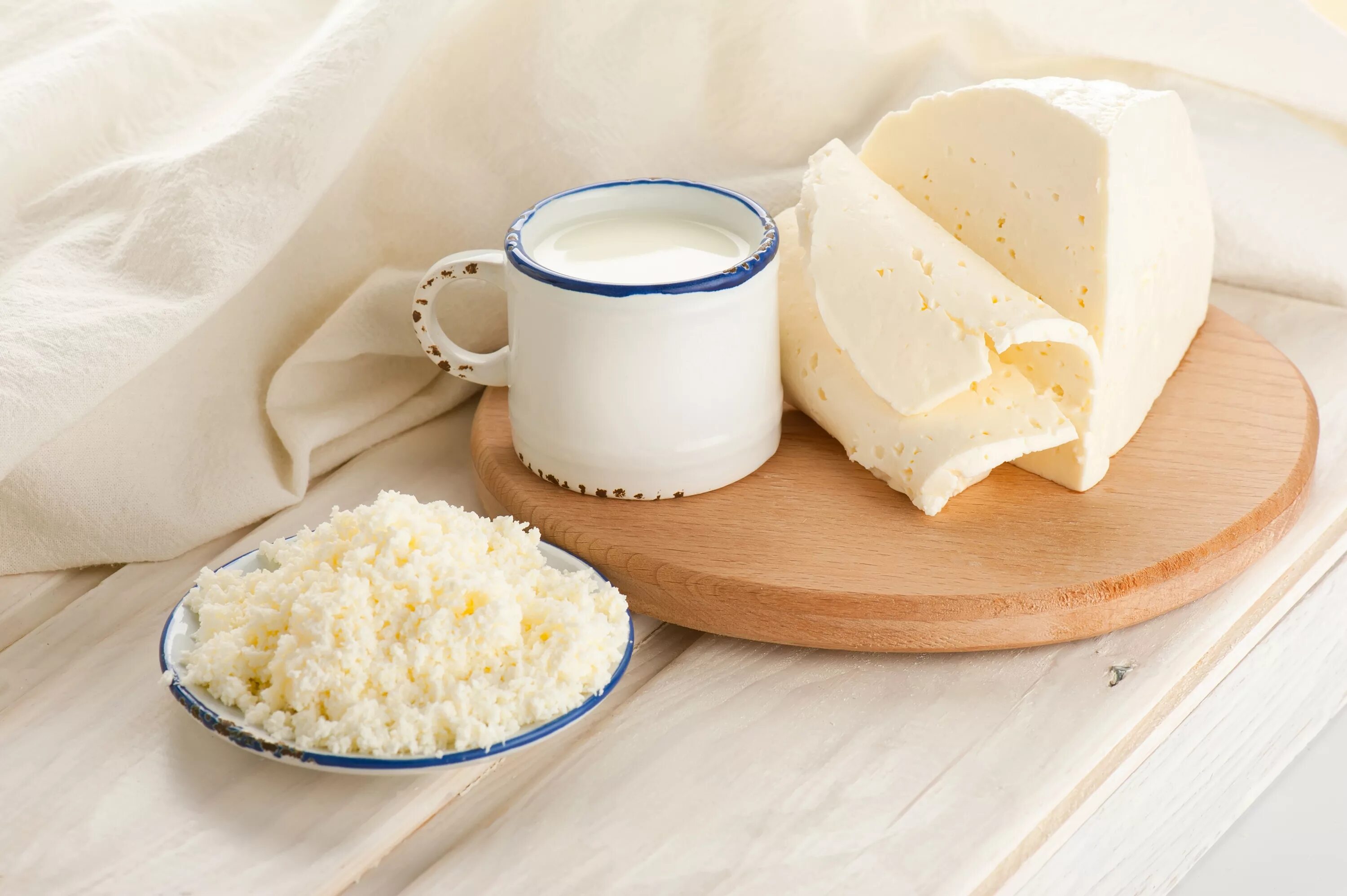 Домашний сыр из йогурта и сметаны. Сыр и творог. молочная продукция. молоко. сыр. творог. кисломолочные сыры.