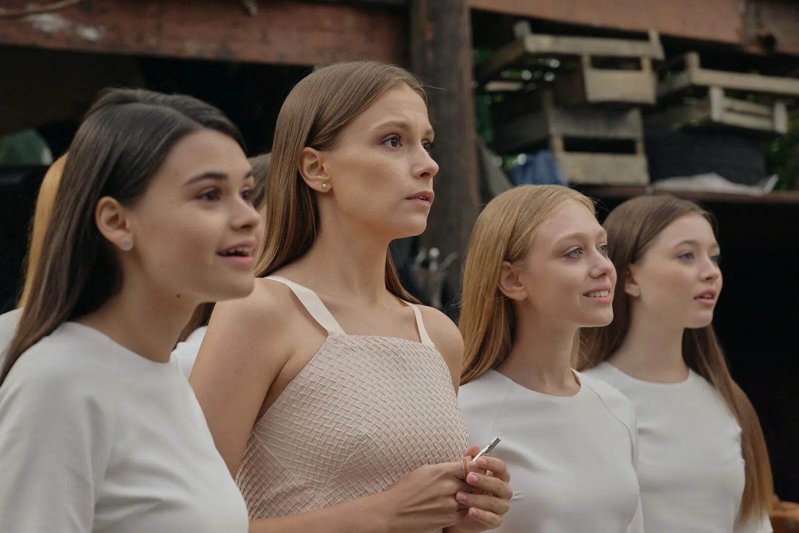 Два холма выход. Два холма сериал 2025 россия. пелагея невзорова в сериале два холма. два холма (2025, сериал, 1 сезон). анна снаткина в сериале два холма.