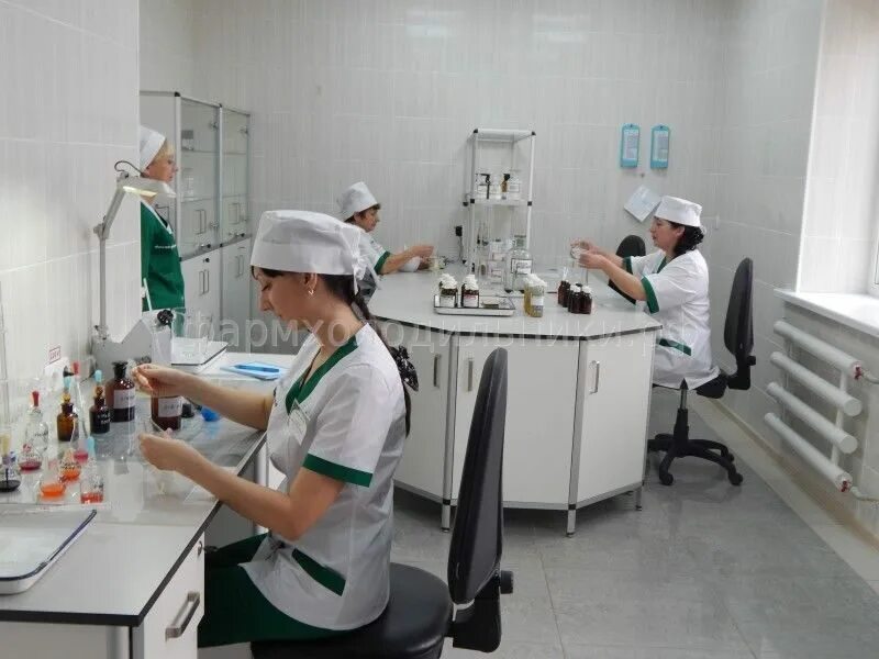 Аптека работающая с юридическими лицами. Производственная аптека. оборудование производственной аптеки. рецептурно-производственный отдел аптеки. помещение для приготовления лекарств.