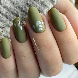 Маникюр хаки