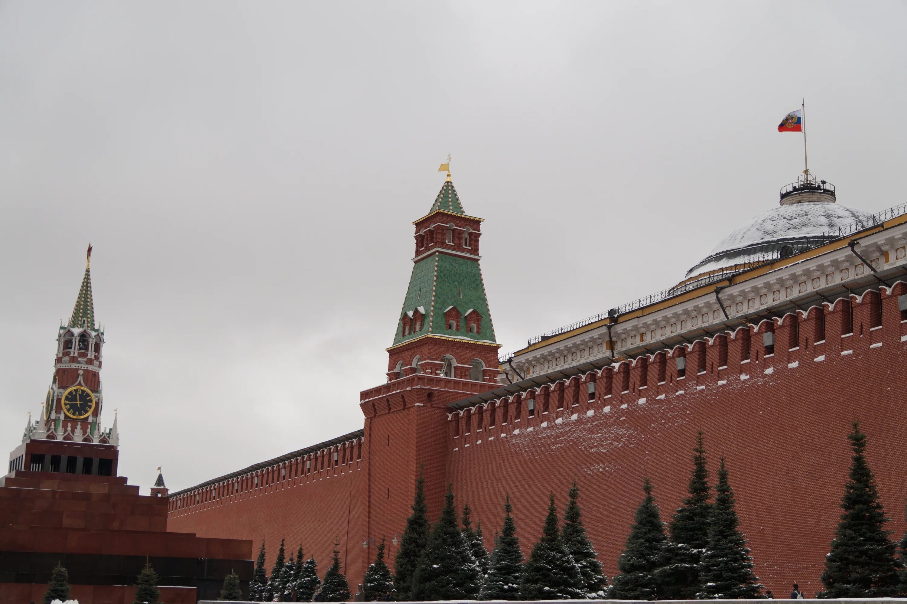 Фрагмент московского кремля. Сенатская башня (москва). сенатская башня московского кремля. спасская башня московского кремля 9 мая. московский кремль и красная площадь.