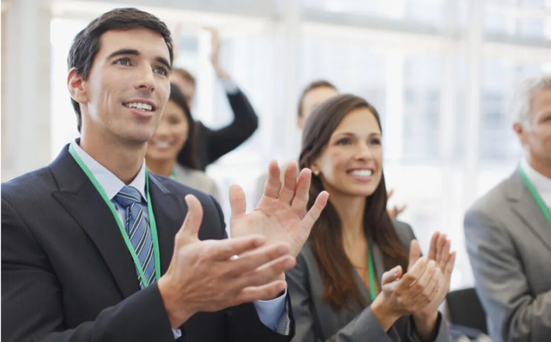 Как радуется женщина цветам стихи. Стихи про цветы для жены. Восхищение читать. Восхищение девушкой. Девушка смеется.