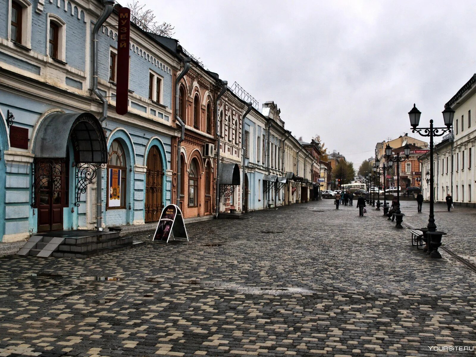 Спасская в кирове. Спасская улица Киров. Спасская улица Киров достопримечательности. Пешеходная улица Спасская Киров. Прогулочная улица Спасская Киров.