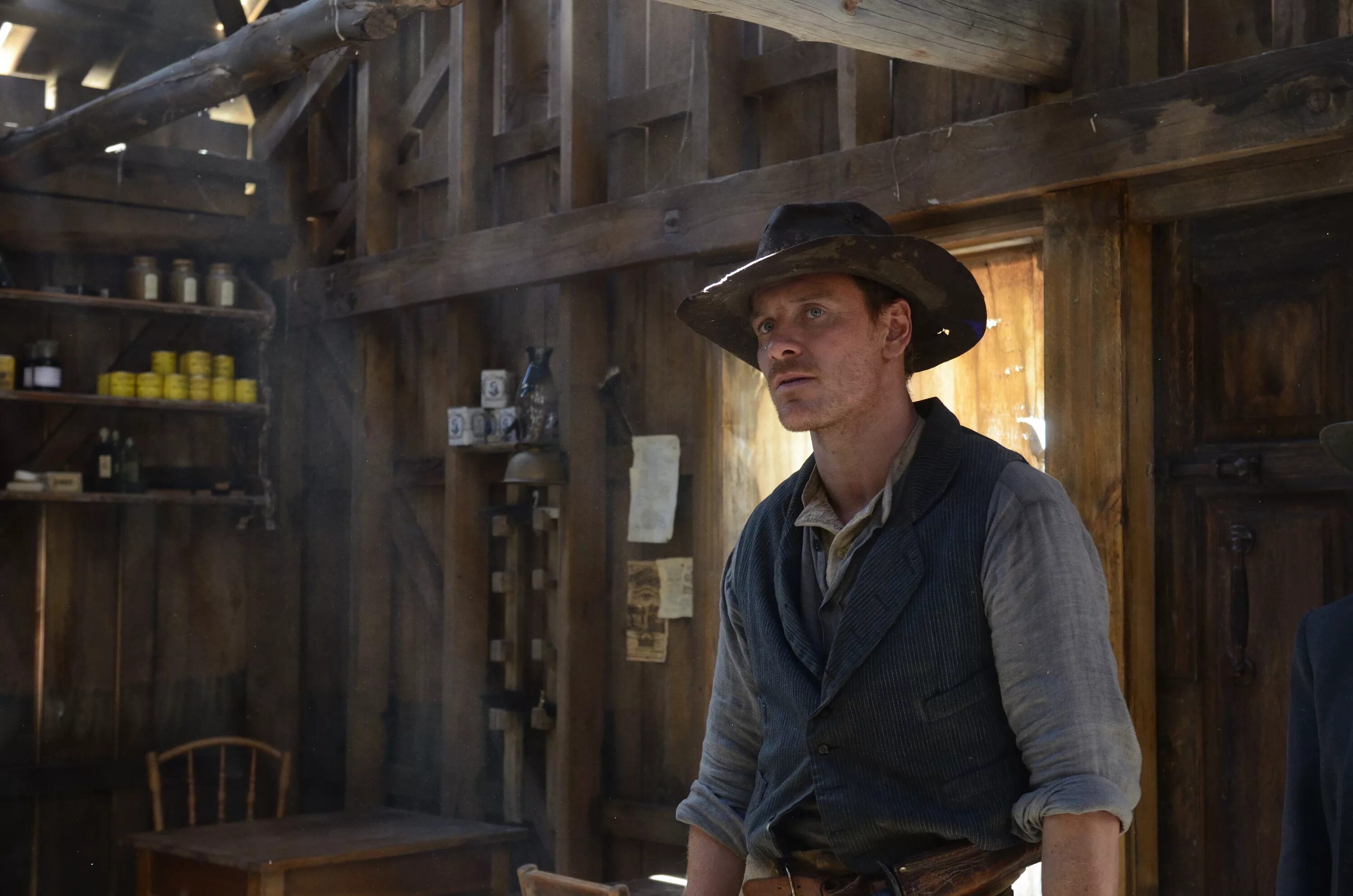 Строго почти. Строго на запад slow west 2015. фассбендер дикий запад. строго на запад фассбендер. майкл фассбендер фильм строго на запад.