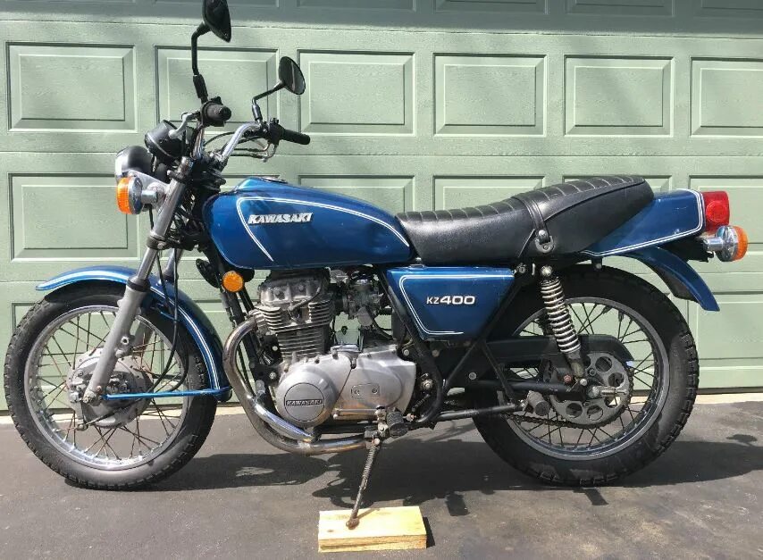 Kawasaki z400 scrambler. Кз 400. Иж 56 cafe racer. Kawasaki старые модели. Кз 400.