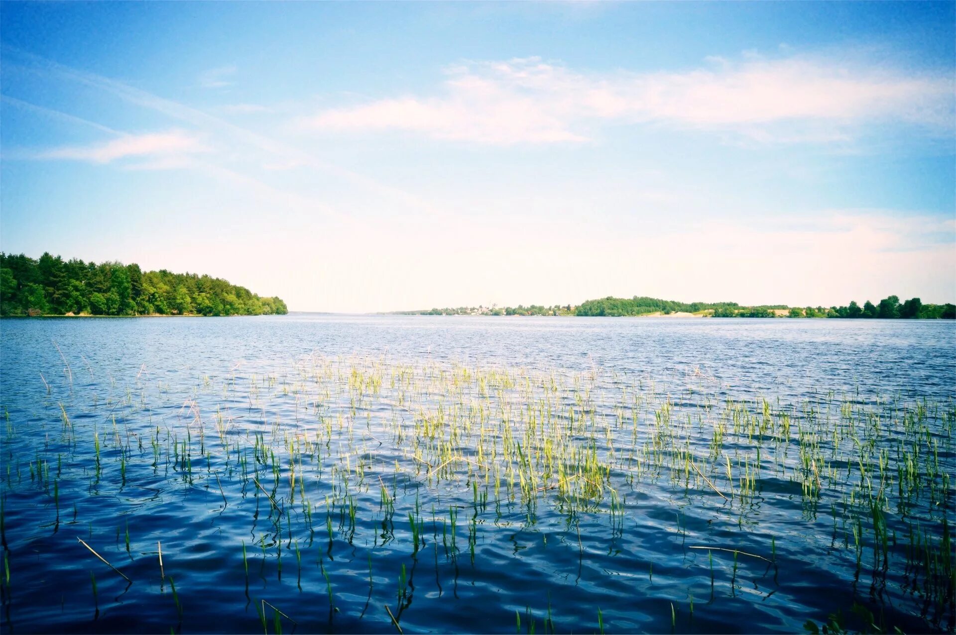Водами озера входит в. Волга река. Природа река Волга. Река Волга фото.
