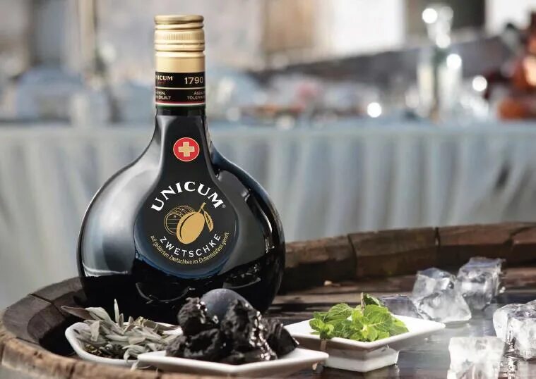 Ликер unicum. Венгерский ликер уникум. unicum zwack ликер. венгерский биттер уникум.