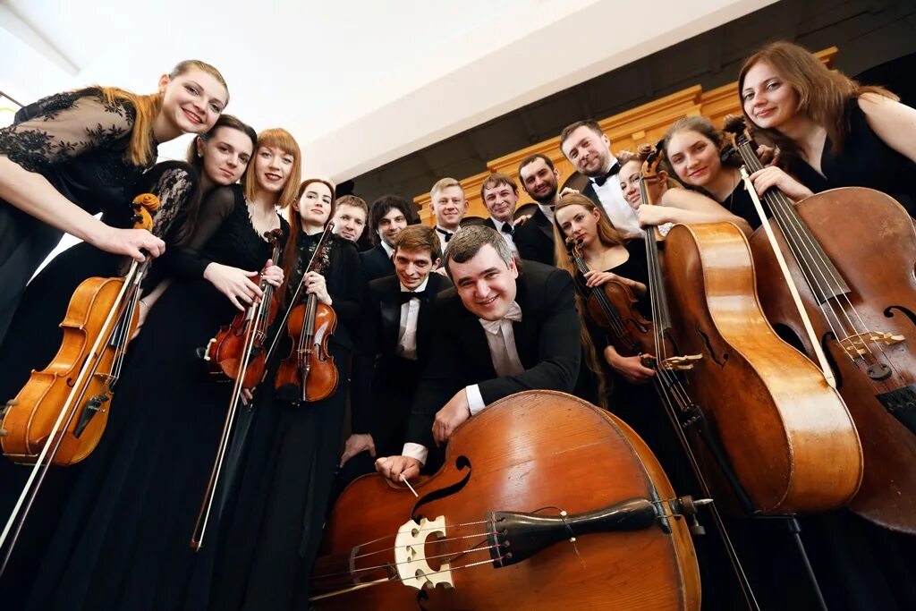 Хиты русского рока иркутск. Симфонический оркестр премьера. Оркестр. Симфонический оркестр премьера. Михаил грановский дирижер.