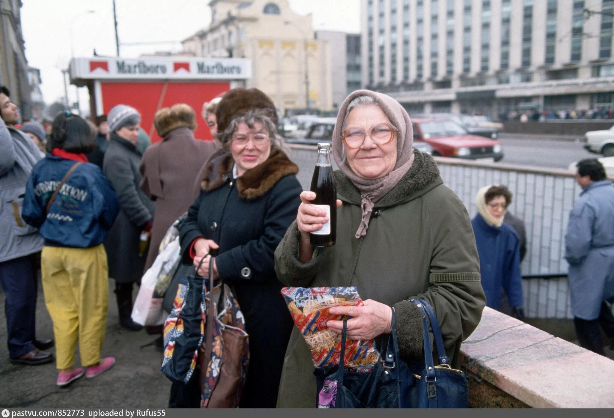 Торговля в метро Москва 90-е. Уличная торговля в Москве 90-е. Россия 90. 90е в России.