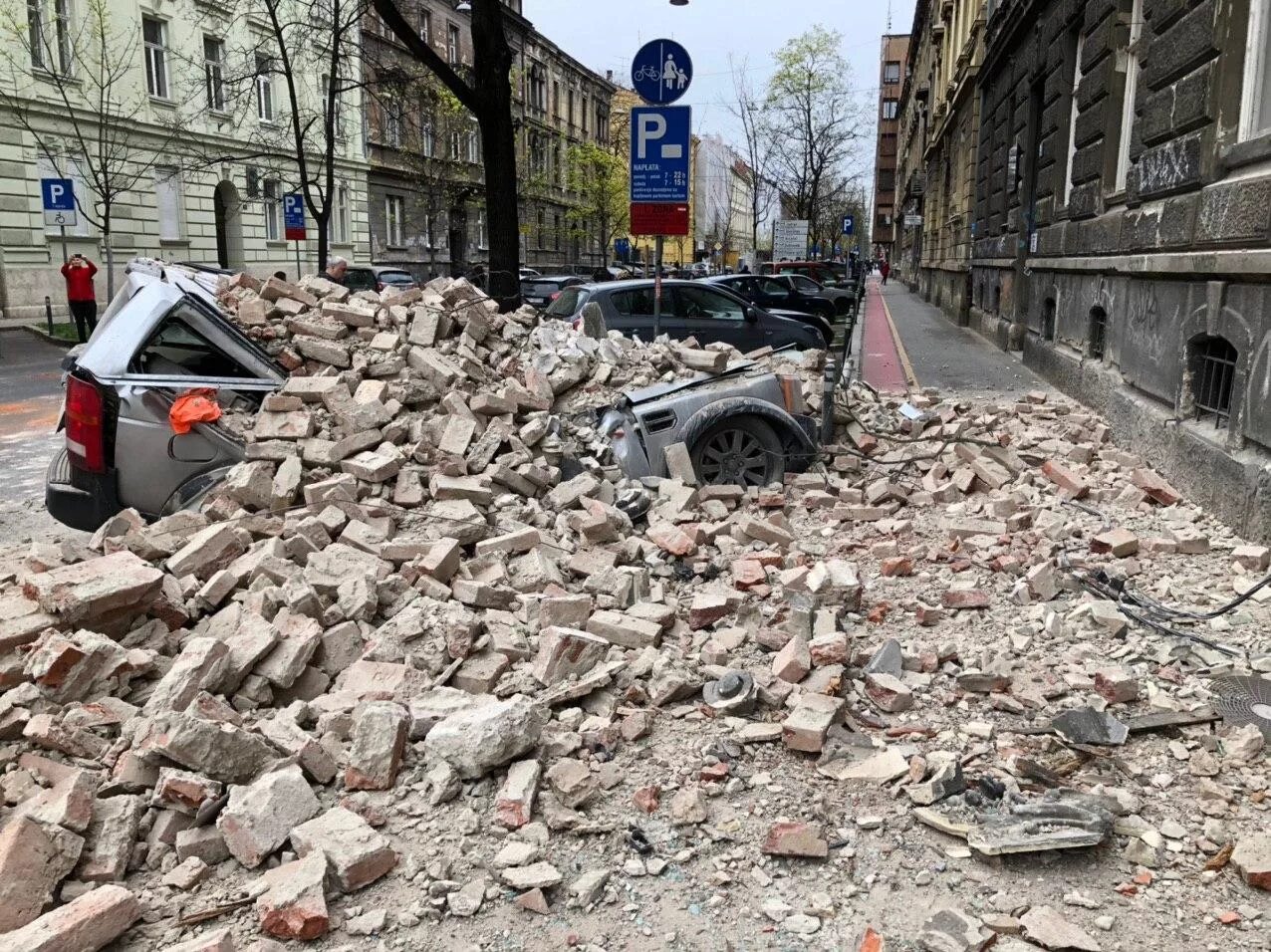 Землетрясение 2025. Землетрясение в загребе 2025. землетрясение в хорватии 2025. 5,3 землетрясение. землетрясение в петрине.