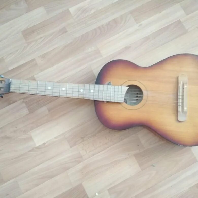 Гитара авито. Старая подержанная гитара. Гитары на запчасти Владивосток. Гитара с рук авито.